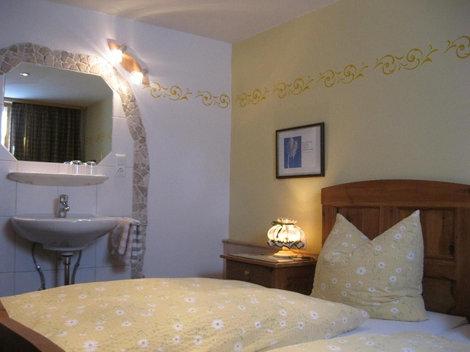 Ferienapartmenthaus Hubertushof Mittenwald Exteriör bild