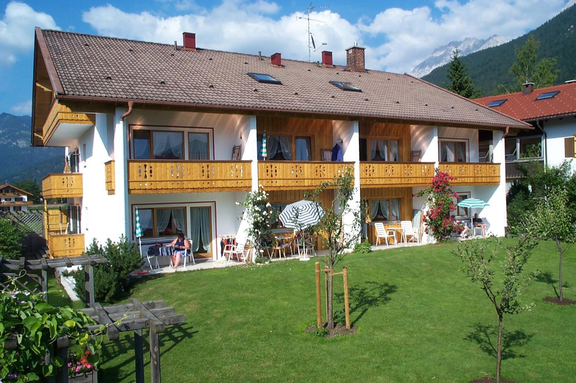 Ferienapartmenthaus Hubertushof Mittenwald Exteriör bild