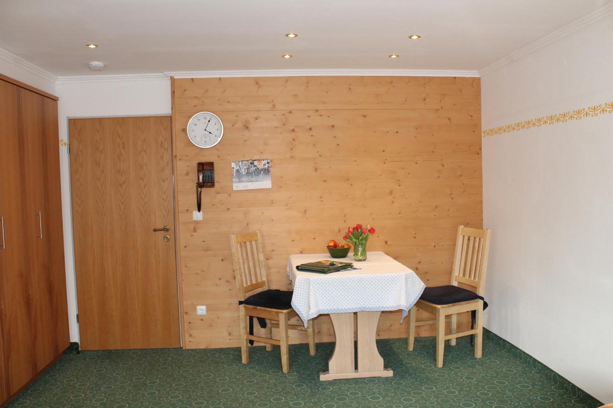 Ferienapartmenthaus Hubertushof Mittenwald Exteriör bild
