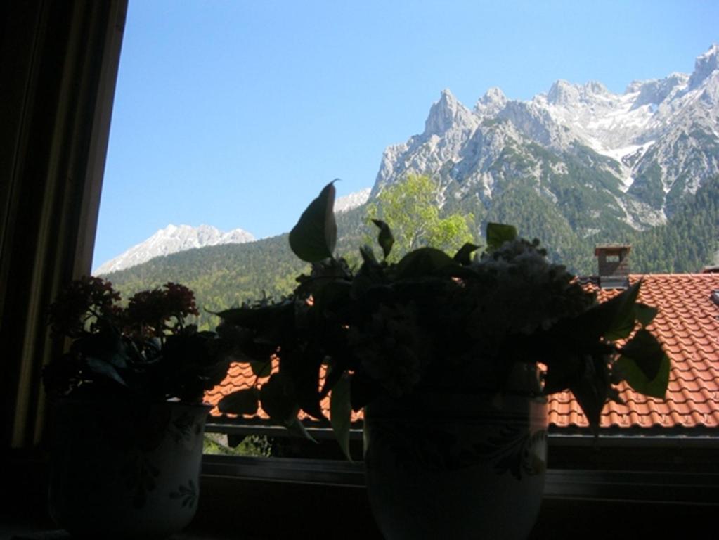 Ferienapartmenthaus Hubertushof Mittenwald Rum bild